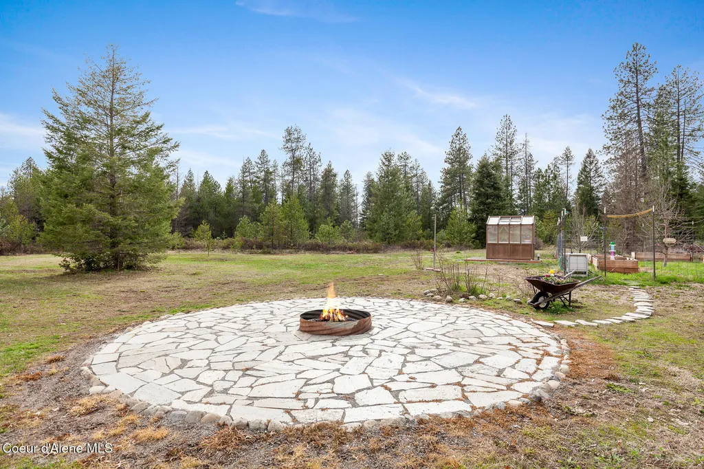 19133 N Ella Road Rathdrum ID 83858