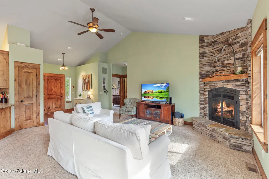 19133 N Ella Road Rathdrum ID 83858