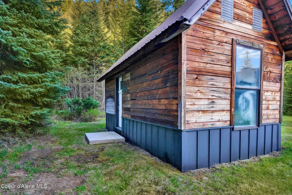 Nka Pebble Lane Moyie Springs ID 83845