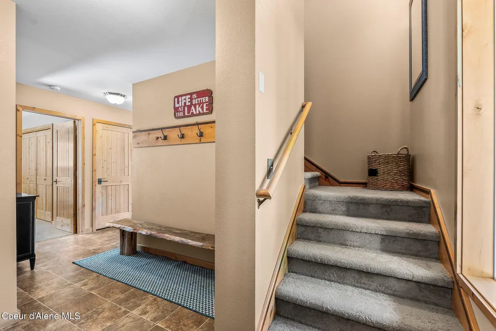 40 Stewarts Drive Sagle ID 83860