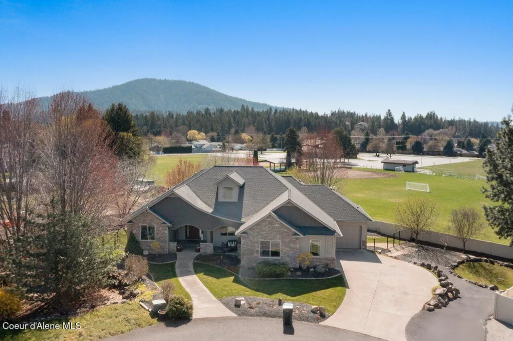 9024 N Baldwin Court Hayden ID 83835