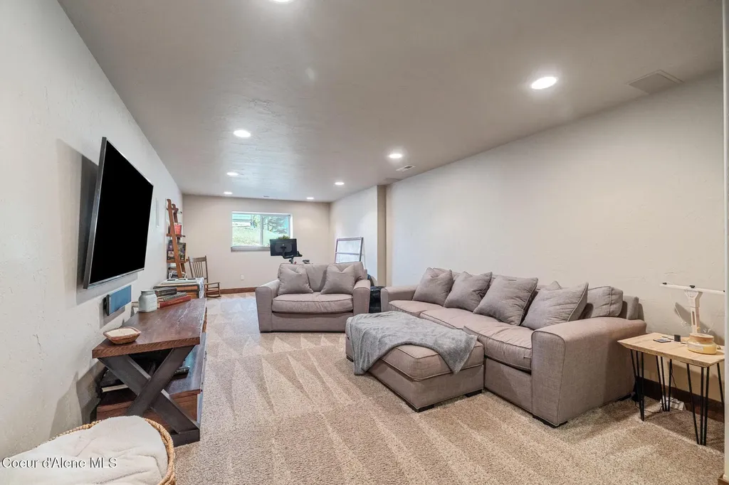 11668 N Waterford Loop Hauser ID 83854