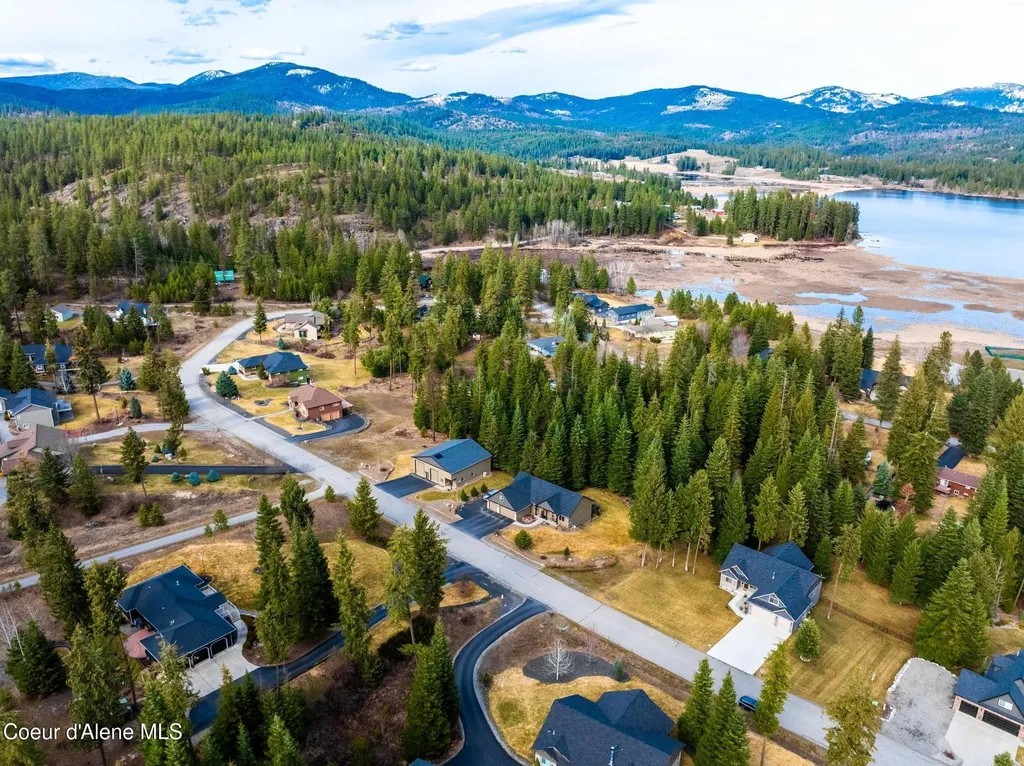 11668 N Waterford Loop Hauser ID 83854