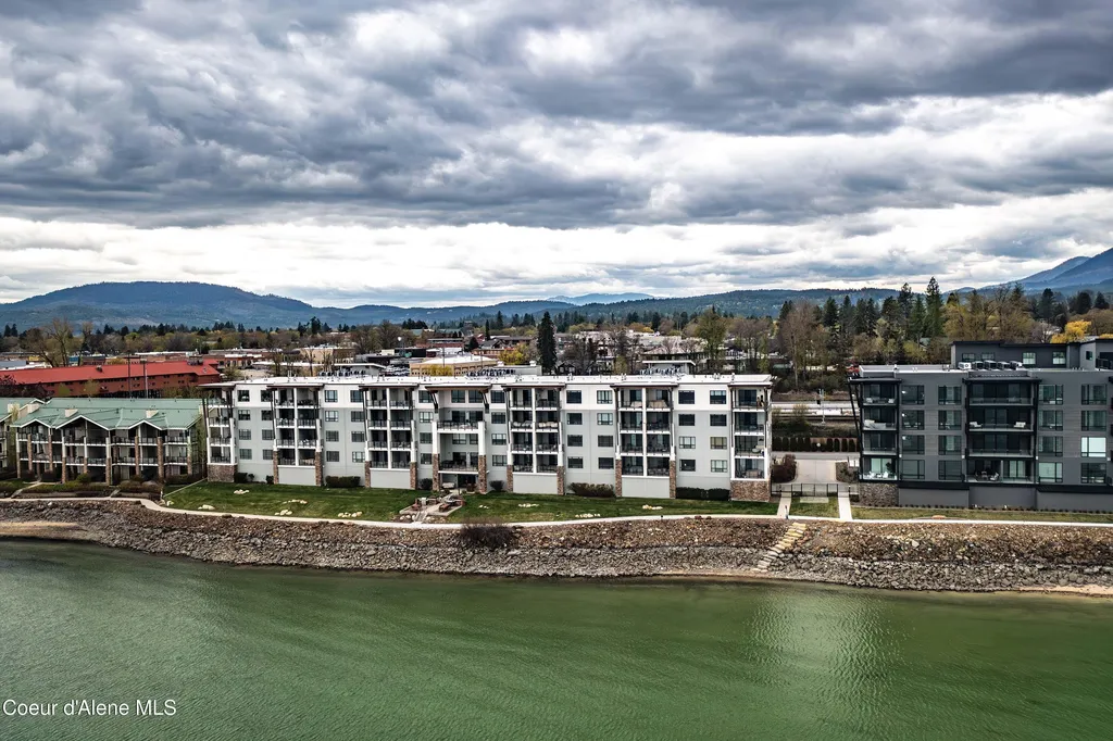 702 Sandpoint Avenue Sandpoint ID 83864