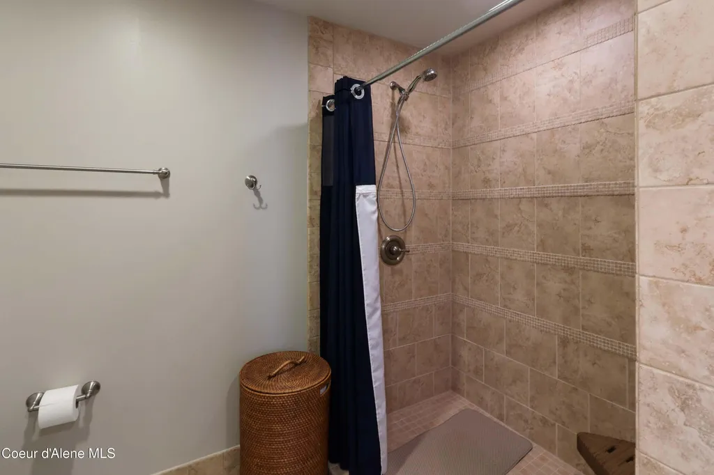 702 Sandpoint Avenue Sandpoint ID 83864