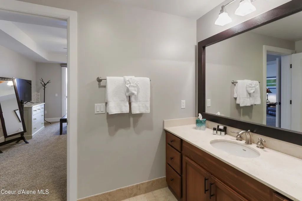702 Sandpoint Avenue Sandpoint ID 83864