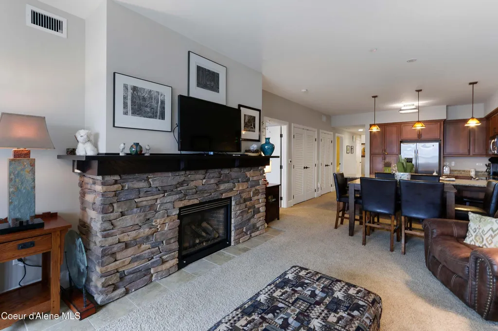 702 Sandpoint Avenue Sandpoint ID 83864
