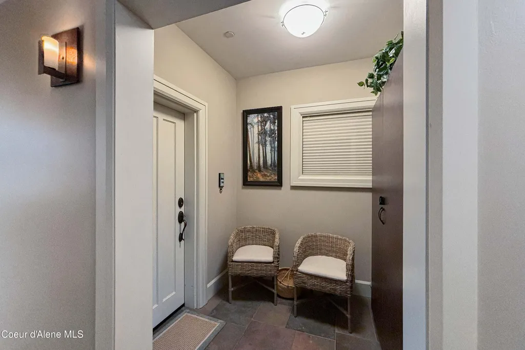 702 Sandpoint Avenue Sandpoint ID 83864