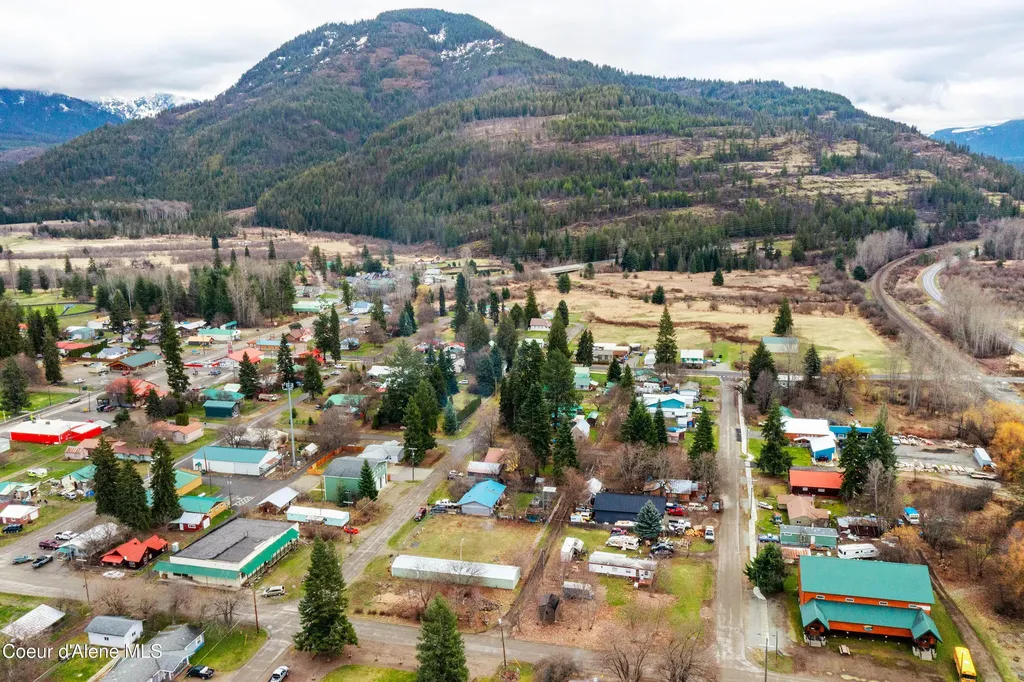 102 E 2nd Avenue Clark Fork ID 83811