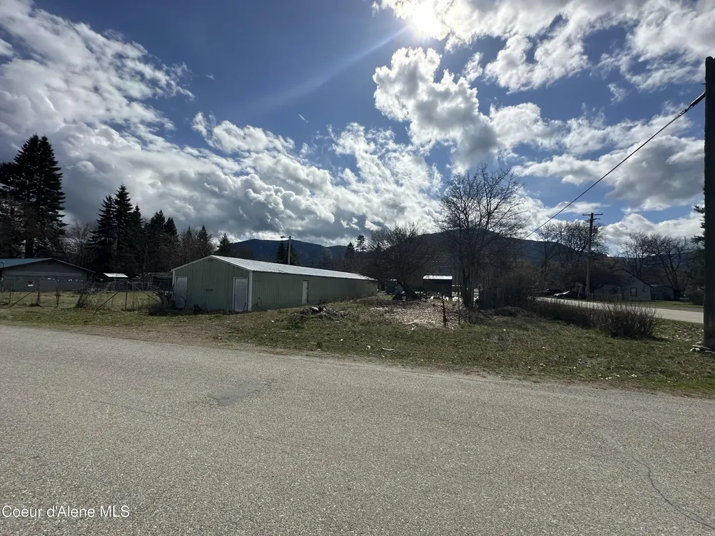 102 E 2nd Avenue Clark Fork ID 83811