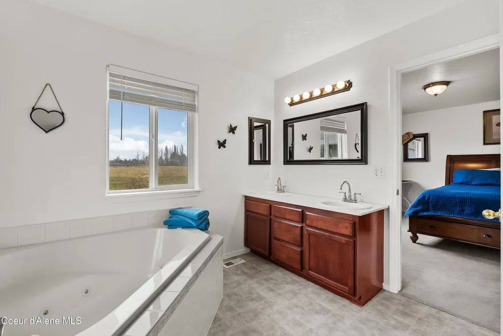 9998 W Gallop Lane Post Falls ID 83854