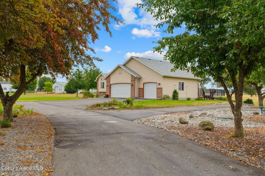 9998 W Gallop Lane Post Falls ID 83854