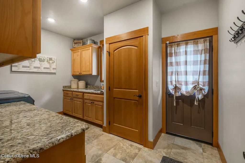 585 Gallop Circle Sagle ID 83860