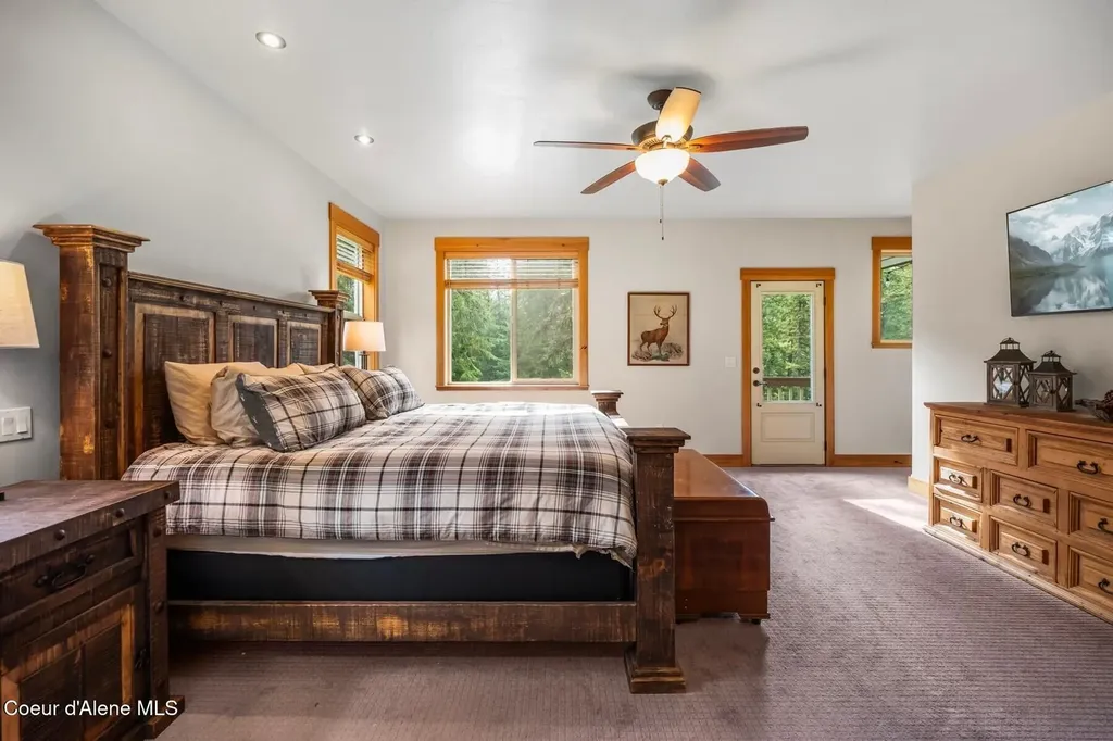 585 Gallop Circle Sagle ID 83860