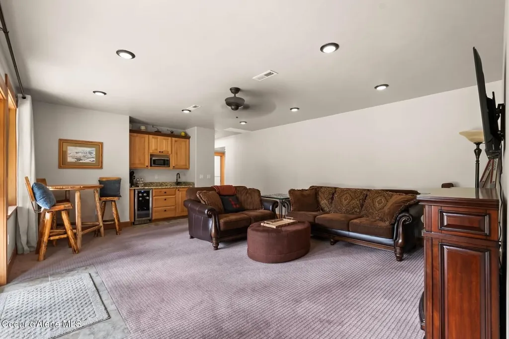585 Gallop Circle Sagle ID 83860