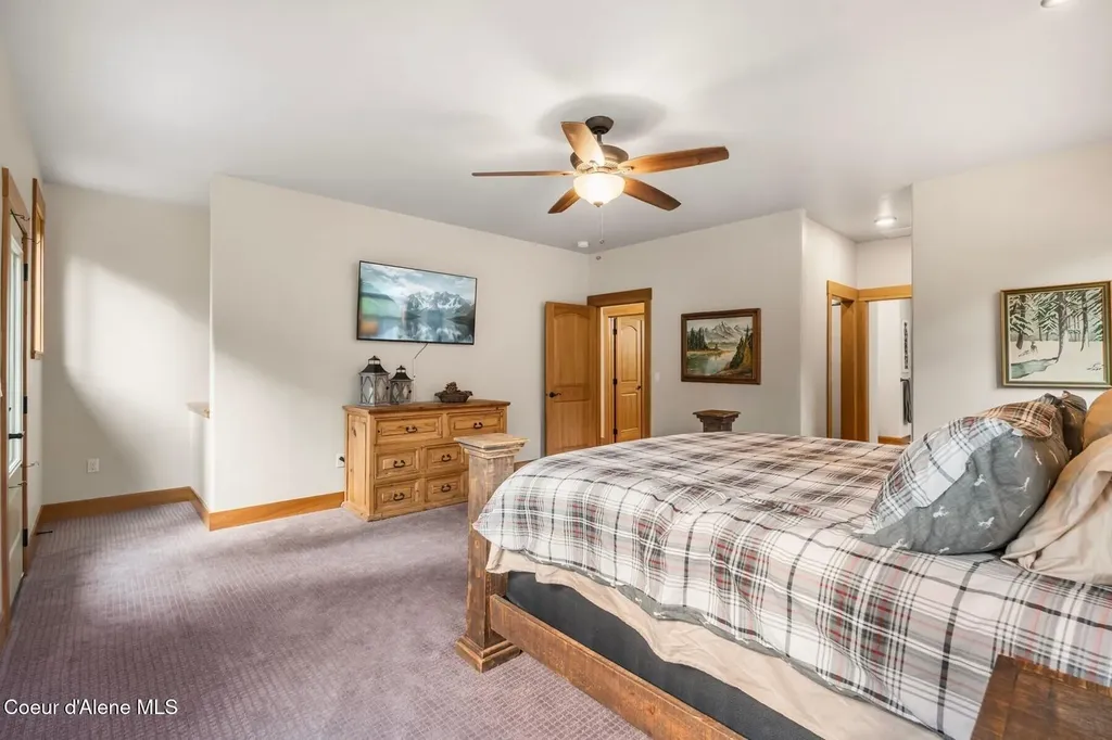 585 Gallop Circle Sagle ID 83860