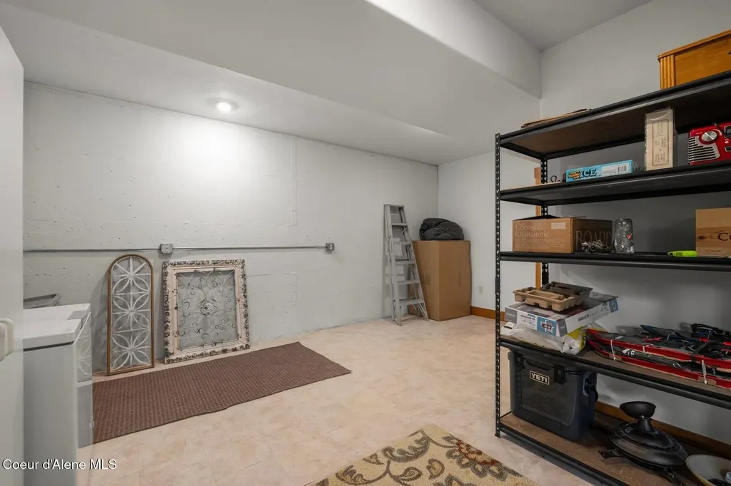 585 Gallop Circle Sagle ID 83860