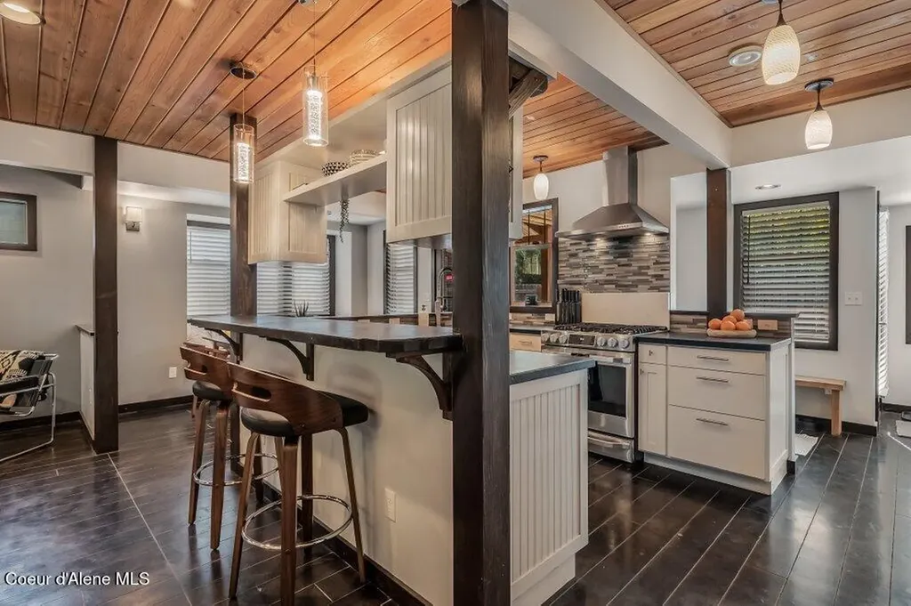 1205 W Lake Street Sandpoint ID 83864