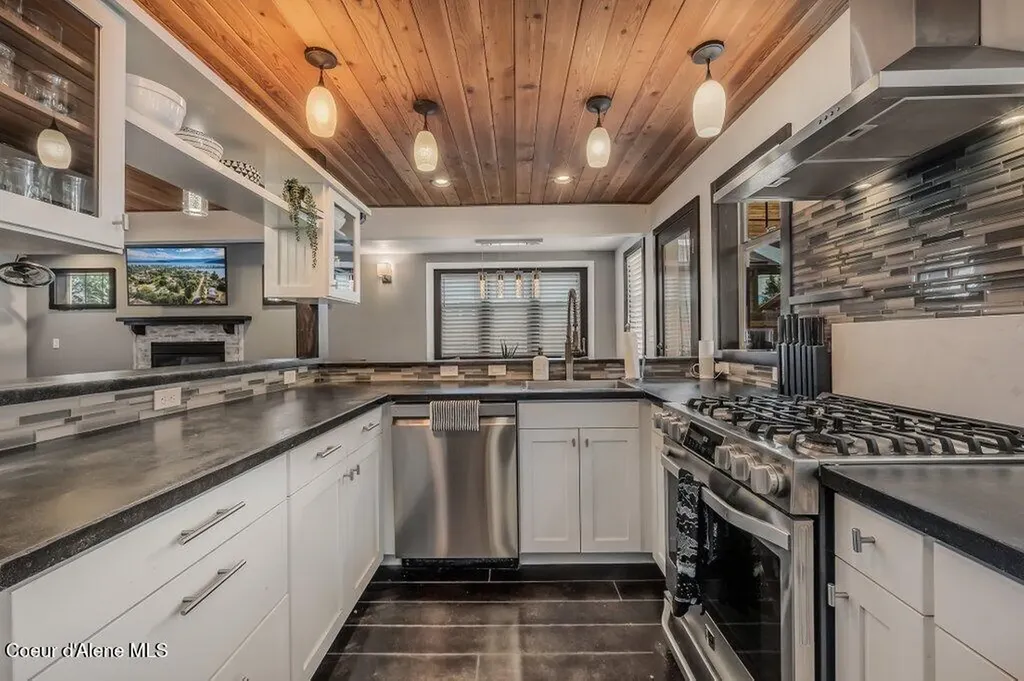 1205 W Lake Street Sandpoint ID 83864