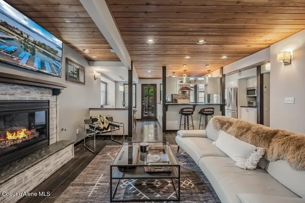 1205 W Lake Street Sandpoint ID 83864