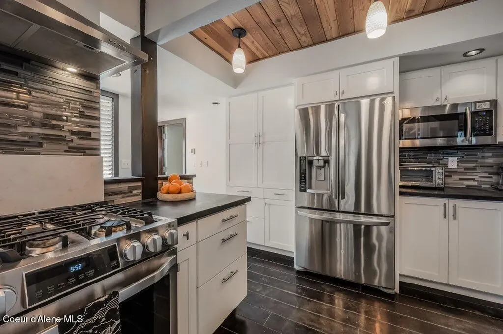 1205 W Lake Street Sandpoint ID 83864