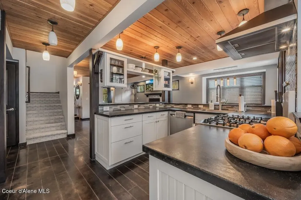 1205 W Lake Street Sandpoint ID 83864