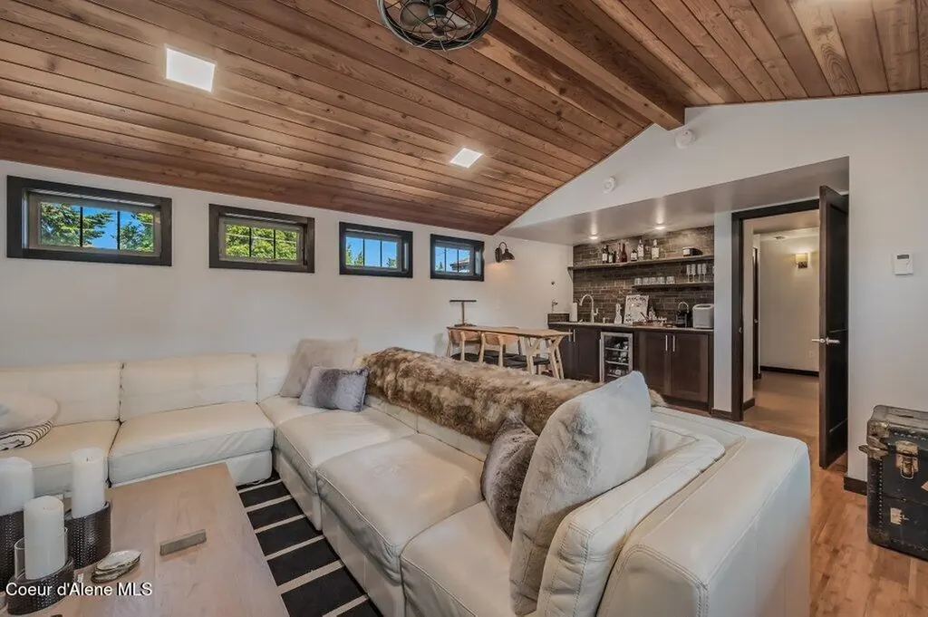 1205 W Lake Street Sandpoint ID 83864
