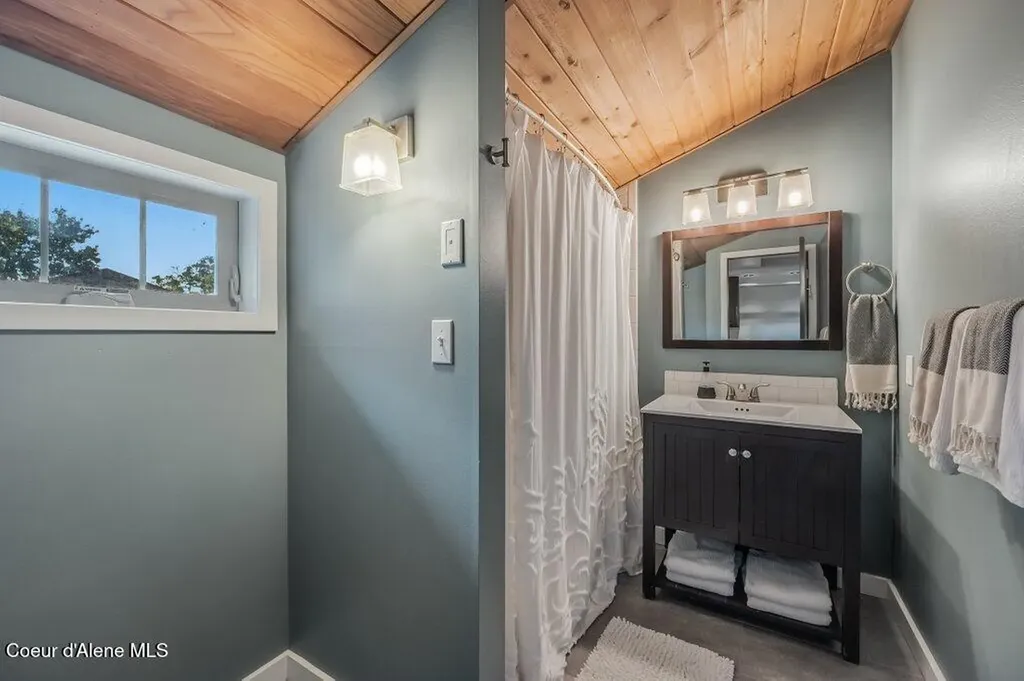 1205 W Lake Street Sandpoint ID 83864