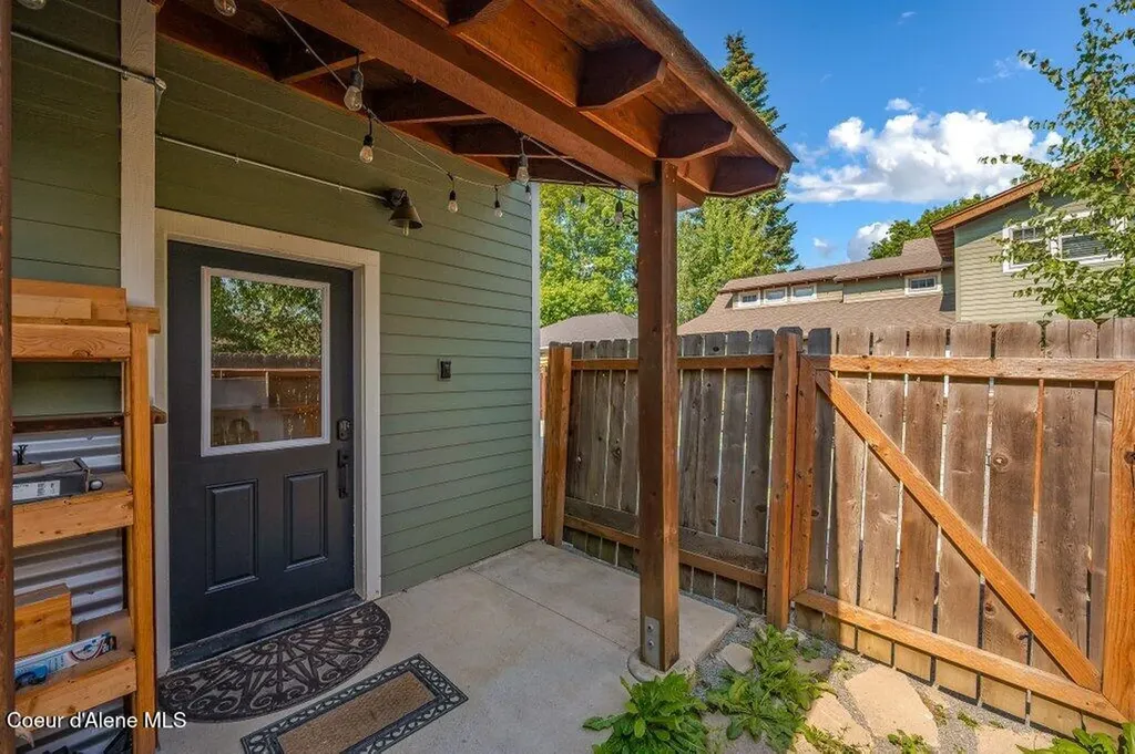 1205 W Lake Street Sandpoint ID 83864