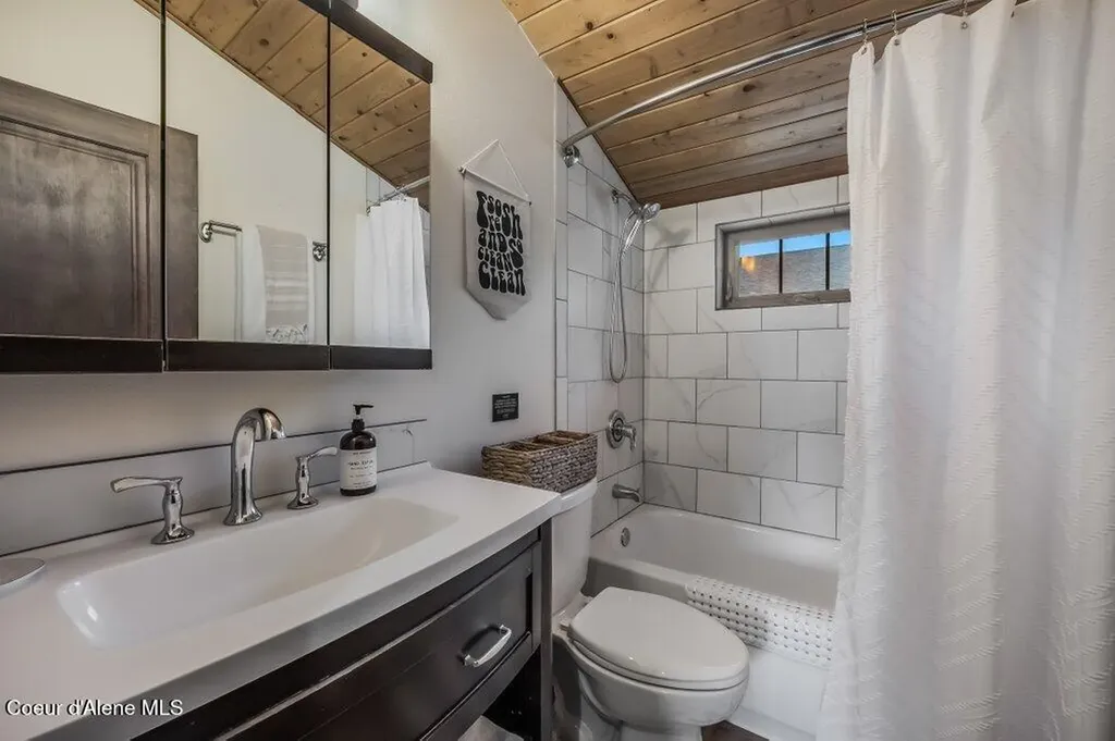 1205 W Lake Street Sandpoint ID 83864