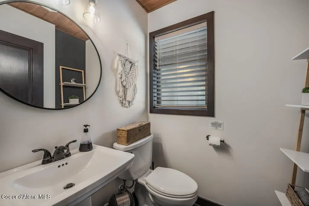 1205 W Lake Street Sandpoint ID 83864