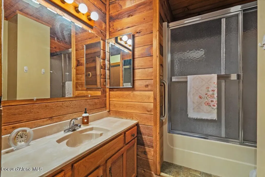 28801 N Lewellen Creek Road Athol ID 83801