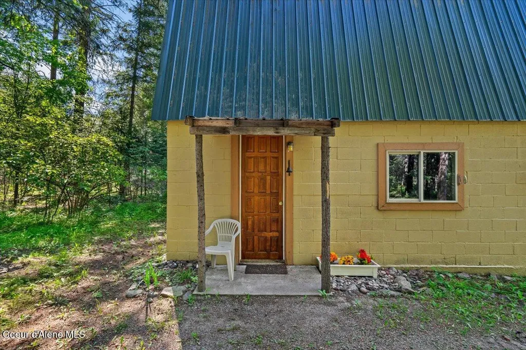 28801 N Lewellen Creek Road Athol ID 83801