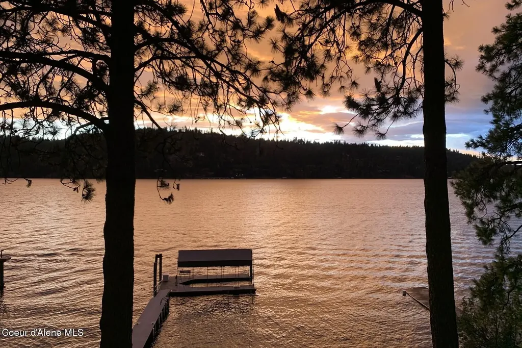 5243 S Freedom Lane Harrison ID 83833