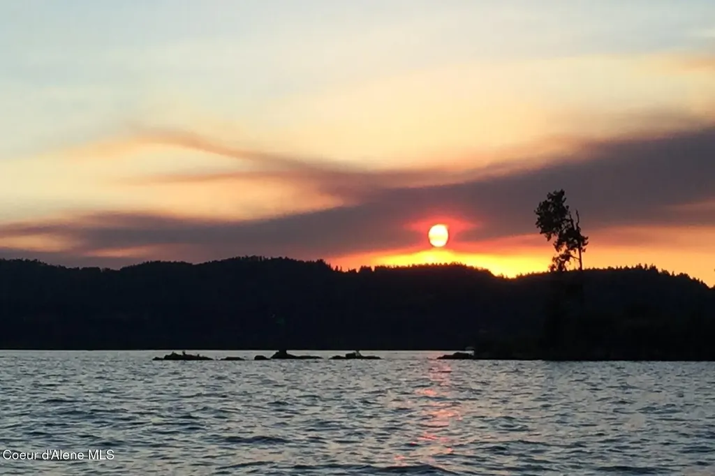 5243 S Freedom Lane Harrison ID 83833