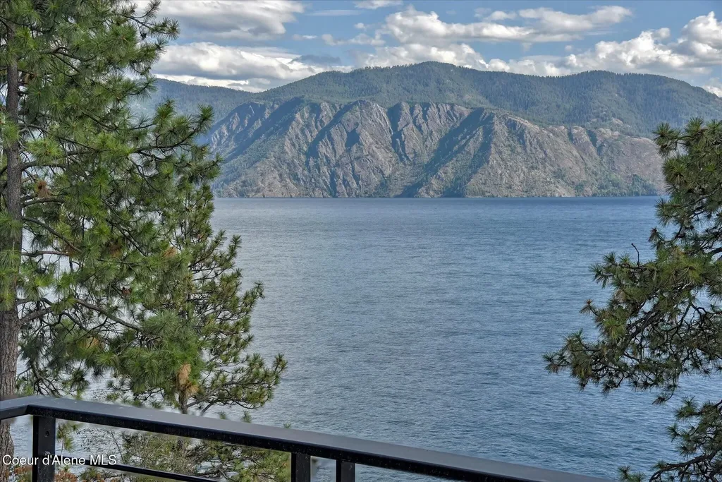 45 Lower Rock Harbor Sagle ID 83860