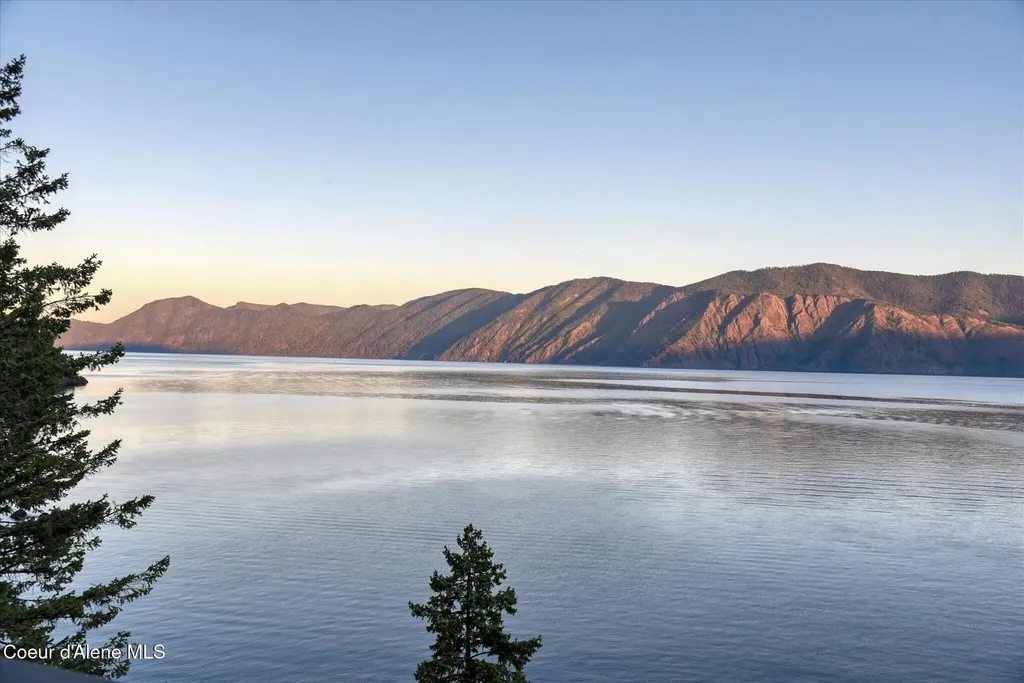 45 Lower Rock Harbor Sagle ID 83860