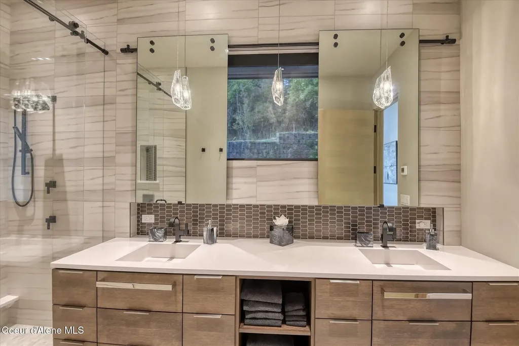 45 Lower Rock Harbor Sagle ID 83860