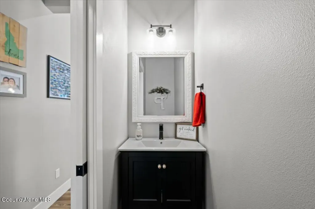 1352 W Brunner Road Athol ID 83801