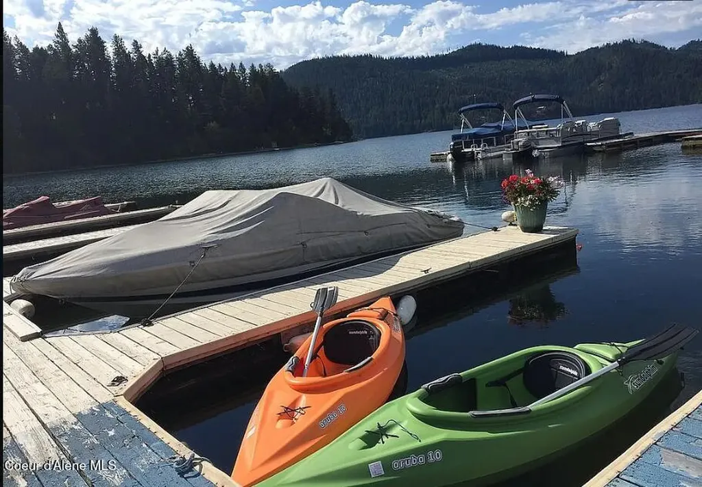 7562 W Spirit Lake Road Spirit Lake ID 83869