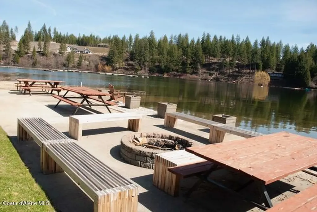 7562 W Spirit Lake Road Spirit Lake ID 83869