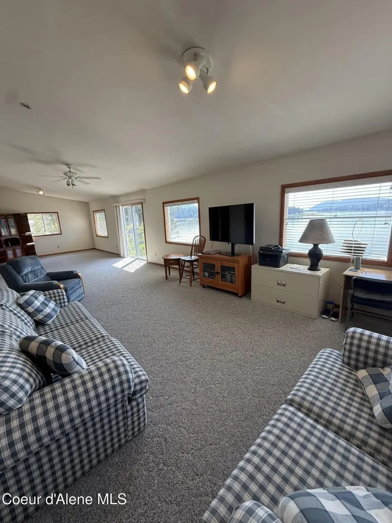 289 Swan Shores Sagle ID 83860