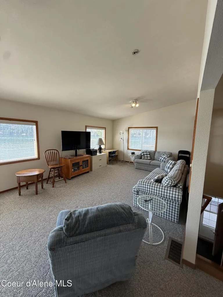 289 Swan Shores Sagle ID 83860
