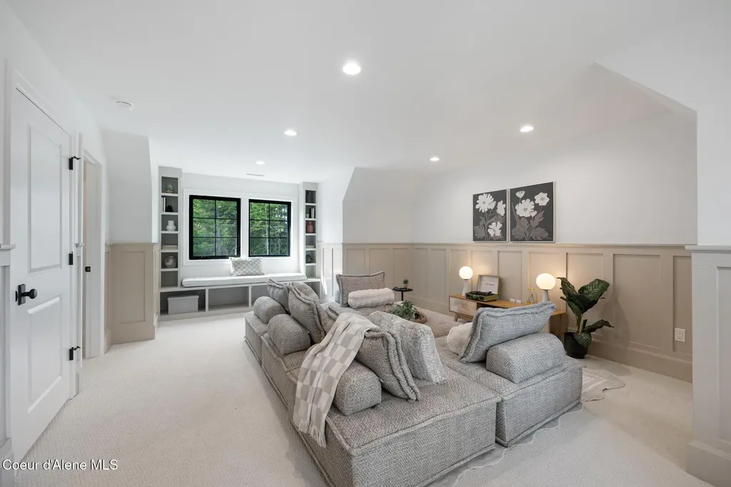 3880 E Winray Drive Hayden ID 83835
