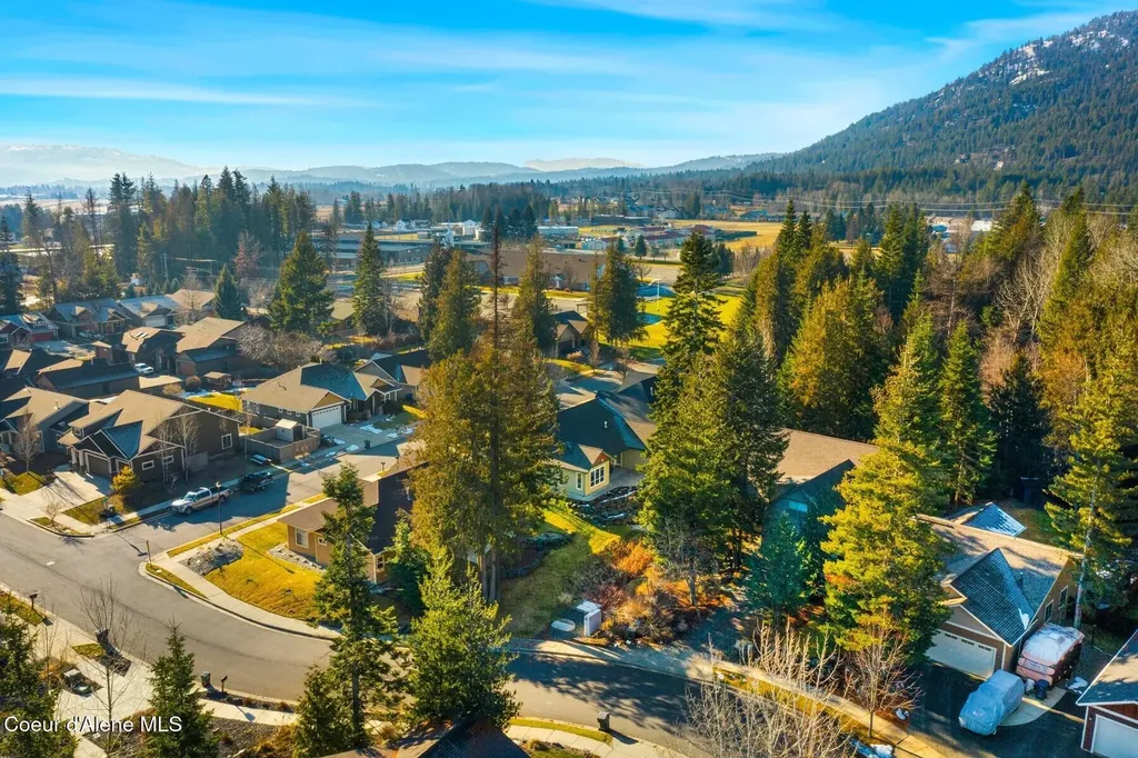 4303 Burns Court Sandpoint ID 83864