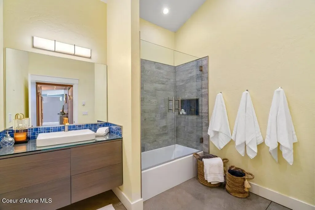 494 Snug Harbor Road Sandpoint ID 83864