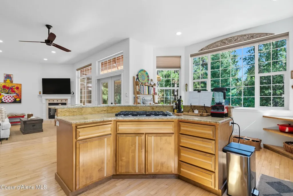 5811 E Shoreline Drive Post Falls ID 83854