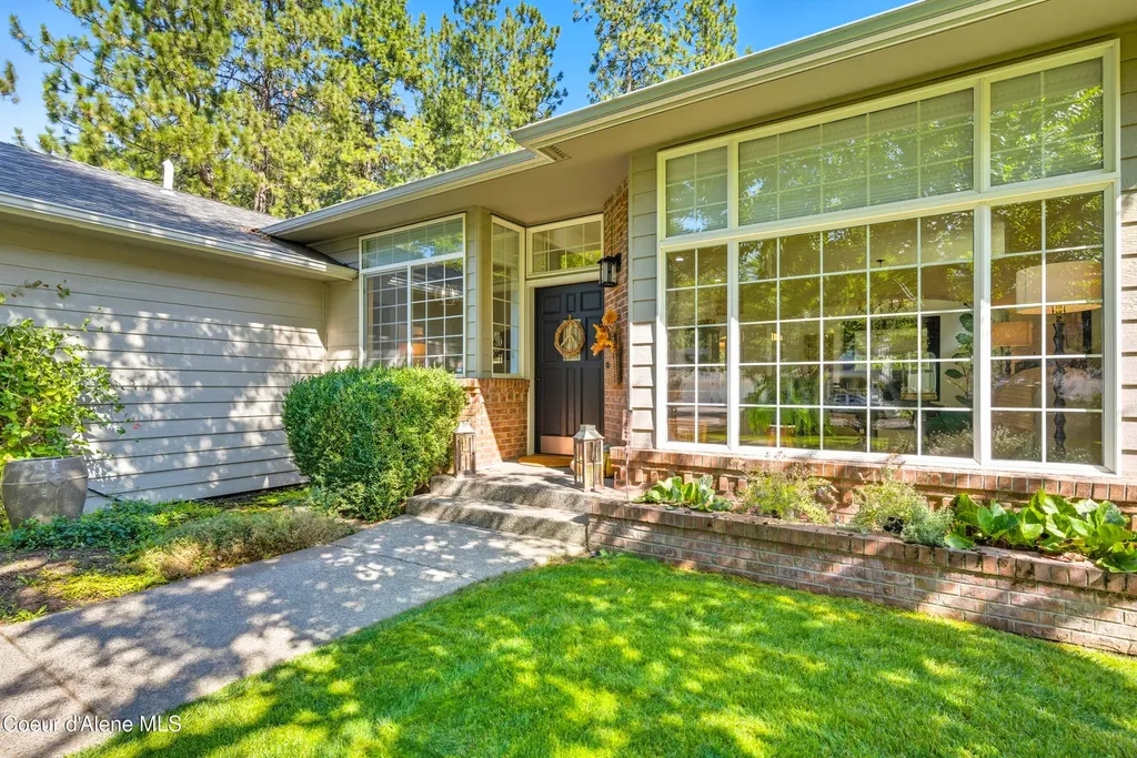 5811 E Shoreline Drive Post Falls ID 83854