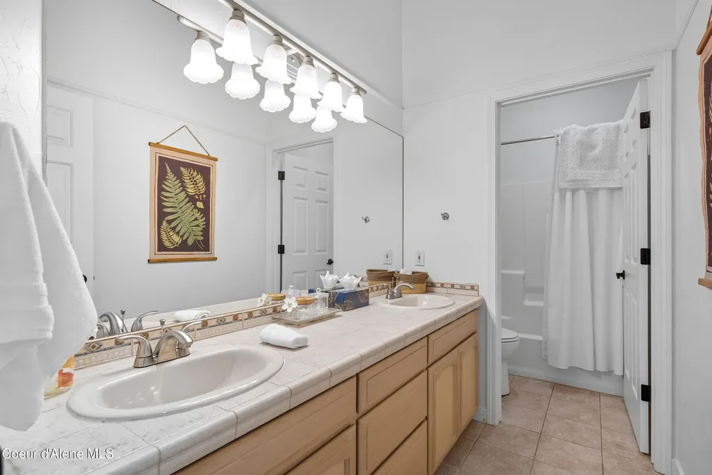 5811 E Shoreline Drive Post Falls ID 83854