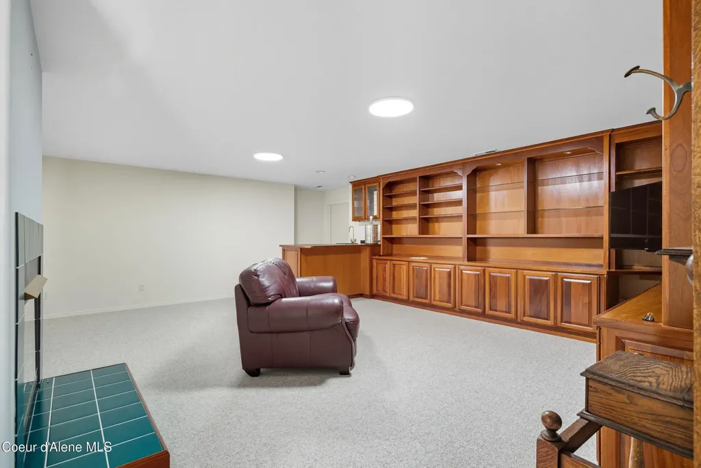 5811 E Shoreline Drive Post Falls ID 83854